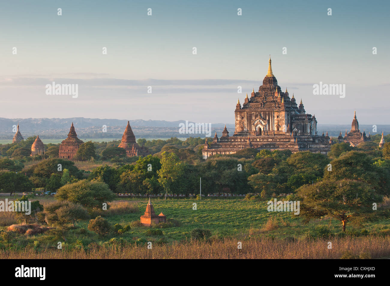 Sonnenaufgang über dem alten Bagan, Myanmar Stockfoto