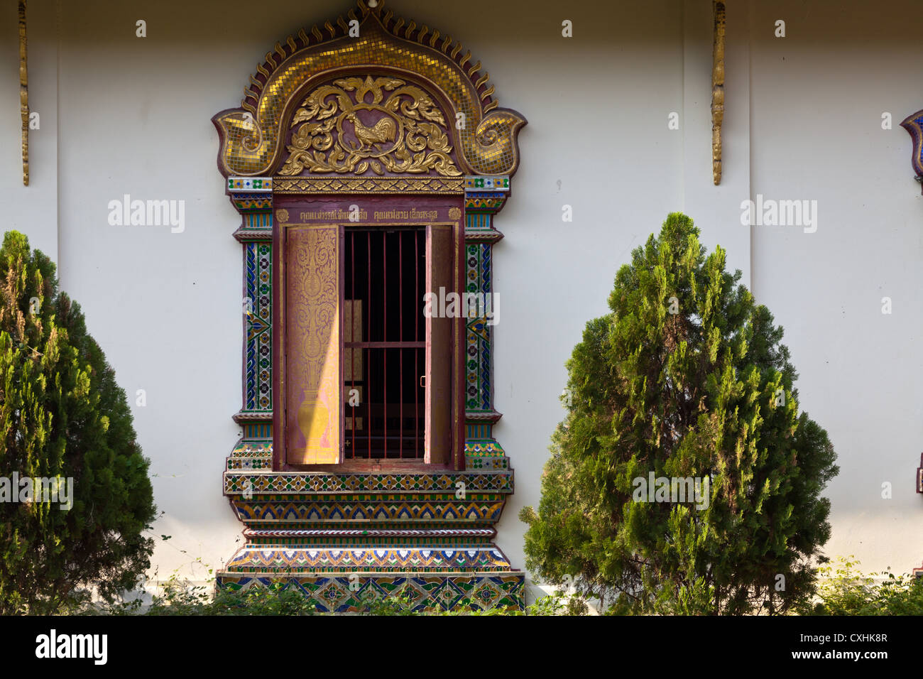 Fenster von einem Tempel in Chiang Mai Stockfoto