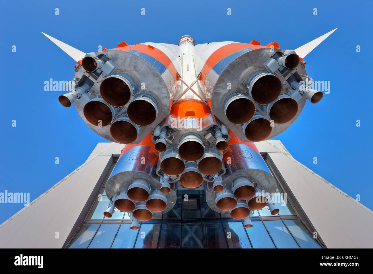 Details des Raum-Triebwerk über blauen Himmelshintergrund Stockfoto