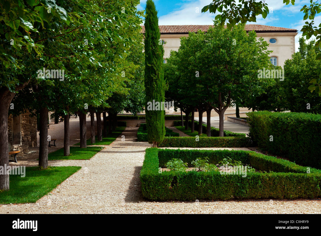 Formale Gärten in Gordes, Provence Frankreich Stockfotografie Alamy