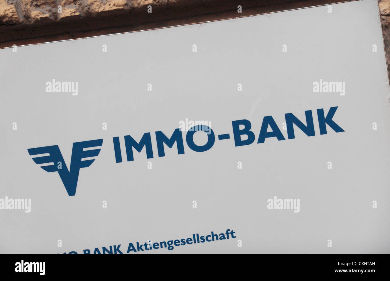 Der Name Logo/Motiv der Immo-Bank auf einem Ast in Wien, Österreich. Stockfoto