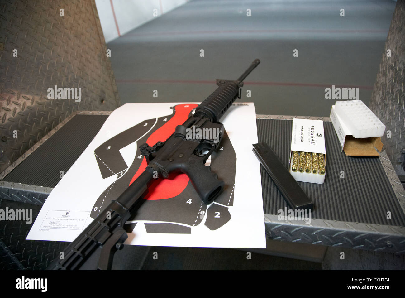 AR-15 Semi automatische Gewehr auf eine Pistole Bereich in Florida usa Stockfoto