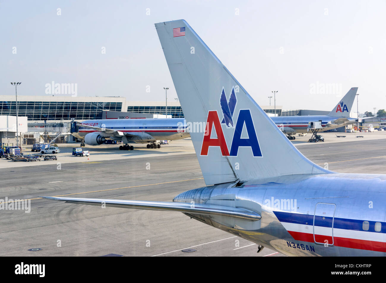 American Airlines Boeing 767-300 Flugzeug geparkt vor dem Tor am JFK-Flughafen, New York, USA Stockfoto