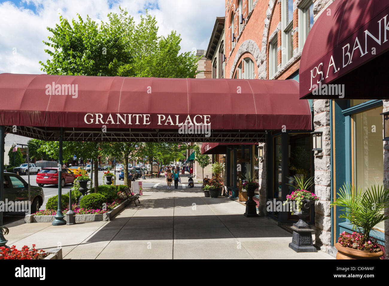 Historische Läden und Gebäude am Broadway in der Innenstadt von Saratoga Springs, New York State