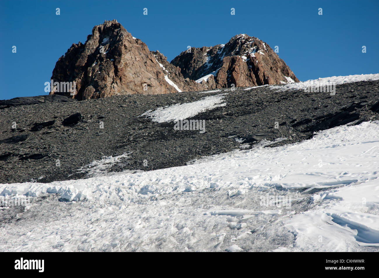 Berg in den französischen Alpen im winter Stockfoto