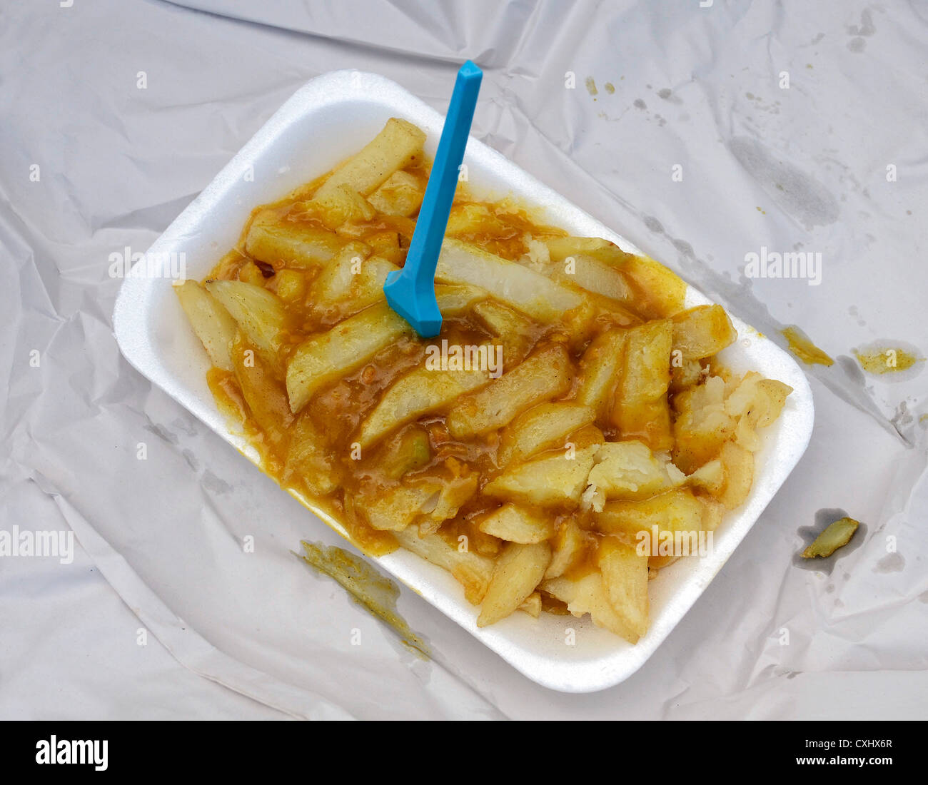 Ein Take-away Curry und Pommes, England, uk Stockfoto