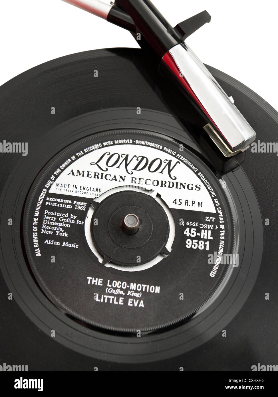 "Die Loco-Motion" von Little Eva (1962) wird gespielt auf dem Philips GF403 tragbarer Plattenspieler von 1972 Stockfoto