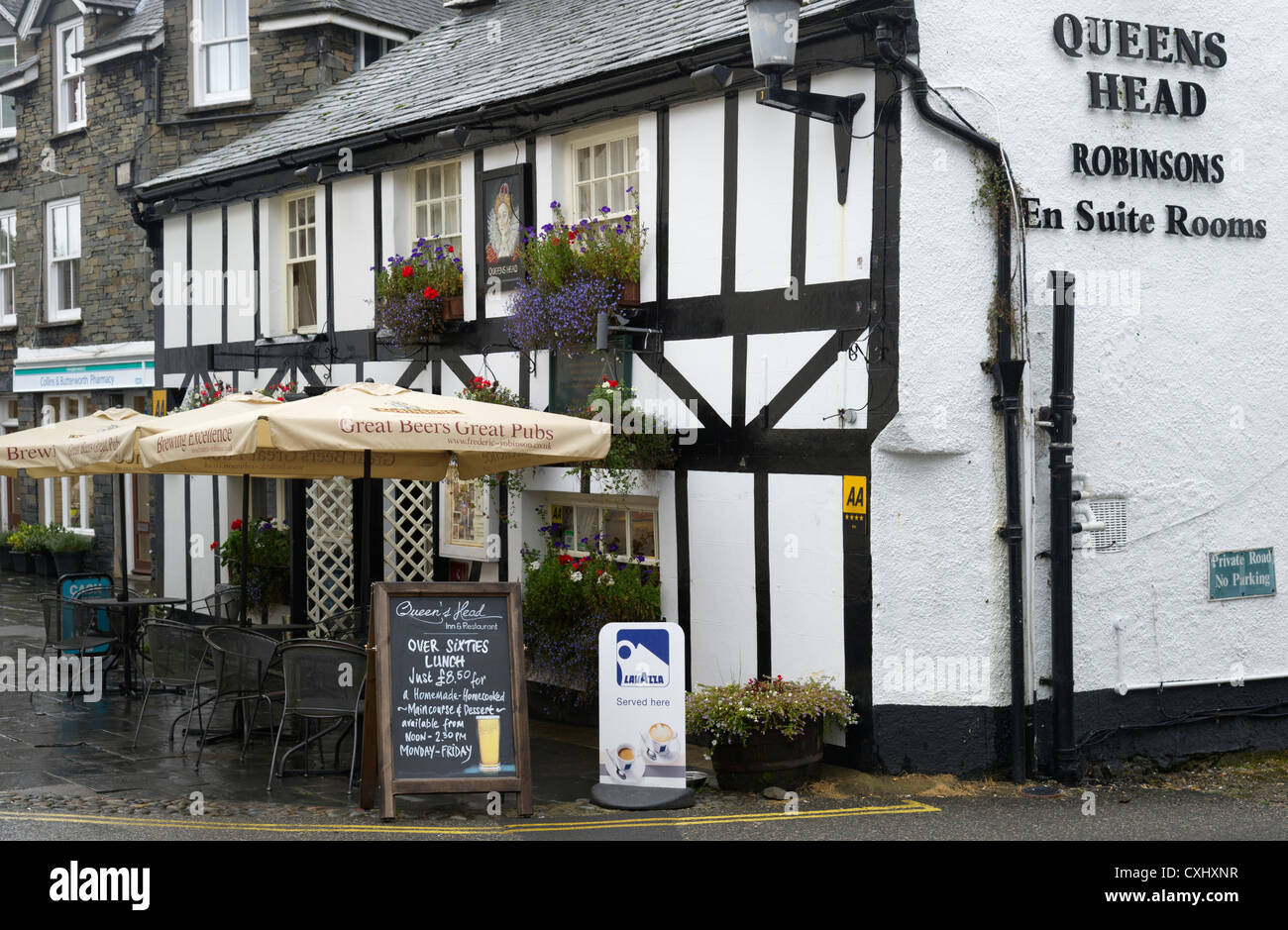 Queen es Head Pub Restaurant und Hotel Hawkshead Stadt Lake District Cumbria North West England UK Stockfoto