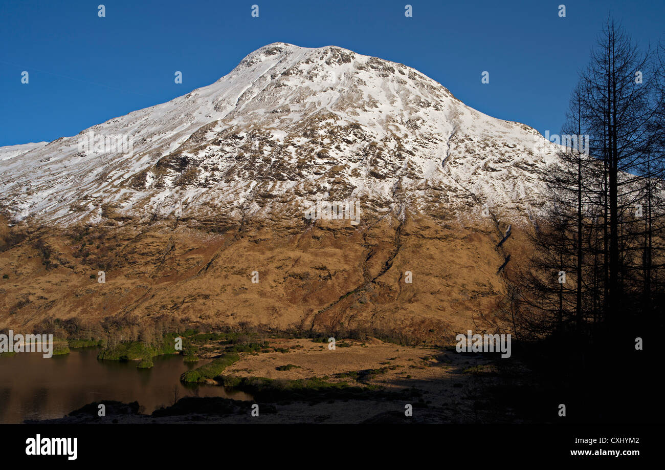 Schneebedeckten Stob Dubh in Glen Etive, schottischen Highlands, UK. Stockfoto