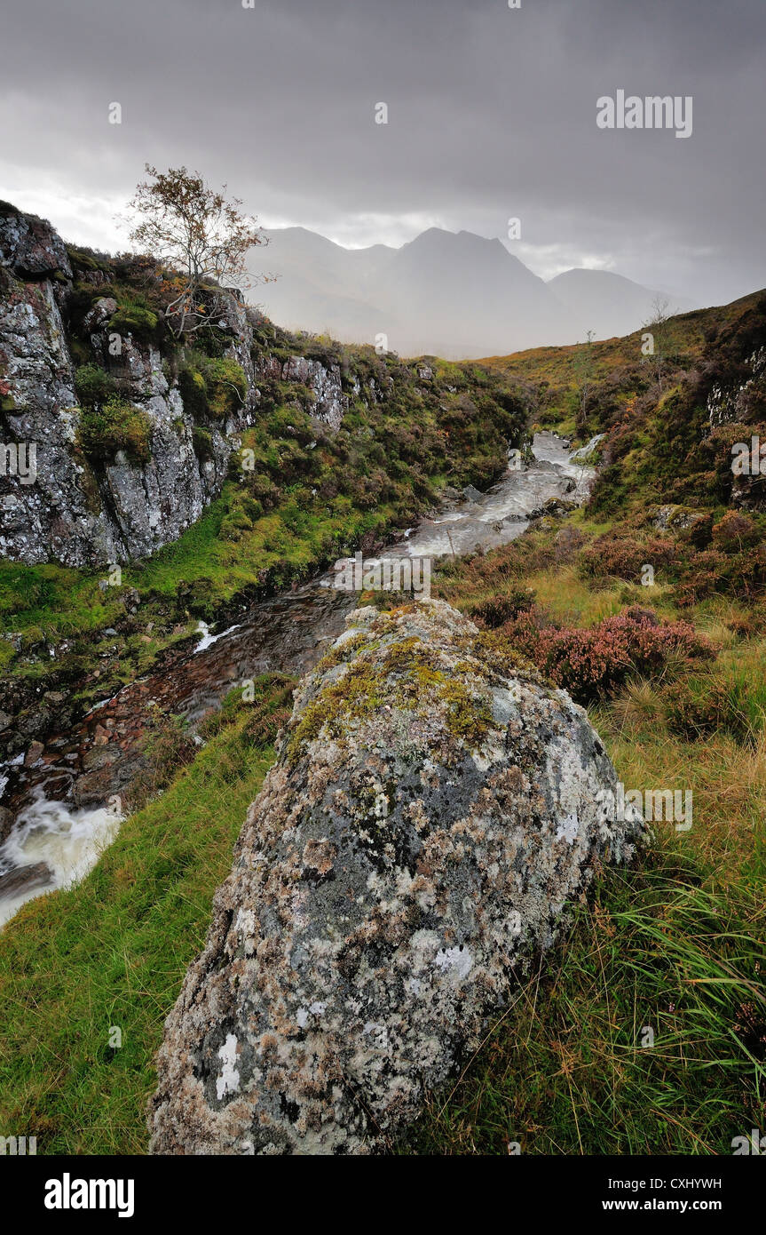 Blick von der Allt ein "Bhalaich in Richtung Meall ein" Bhuiridh und Creise, Glencoe, Schottisches Hochland Stockfoto