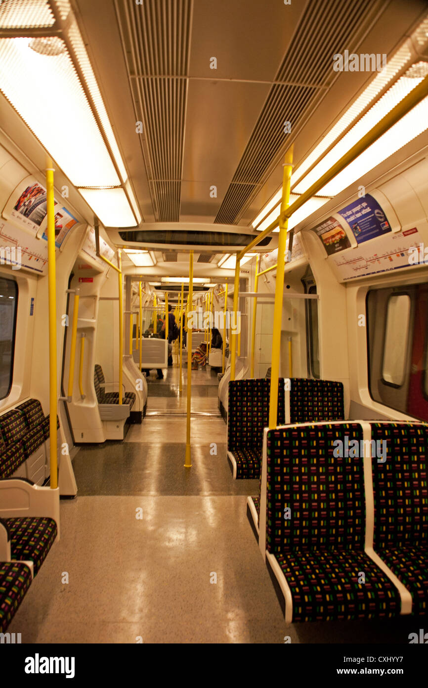 Innenraum des neuen Metropolitan Line-Zug, London, England, United Kingdm Stockfoto