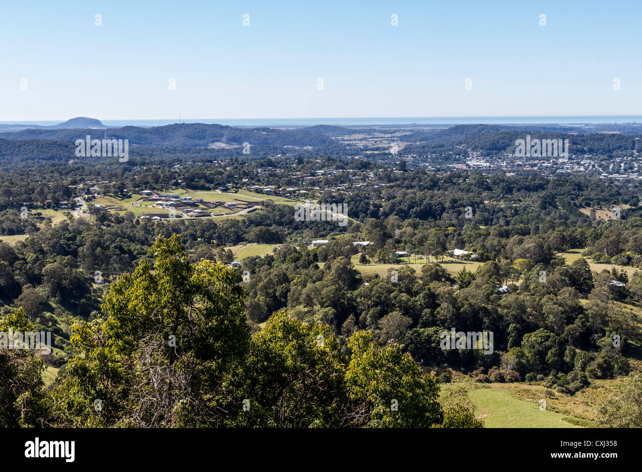 Ansicht der Sunshine Coast von einem Aussichtspunkt im Hinterland. Stockfoto