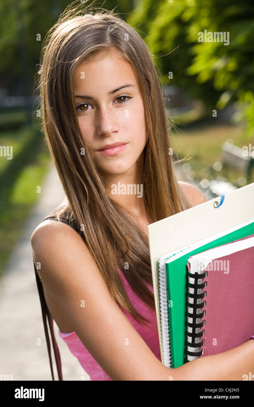 Outdoors portrait beautiful tanned teen fotos und bildmaterial in