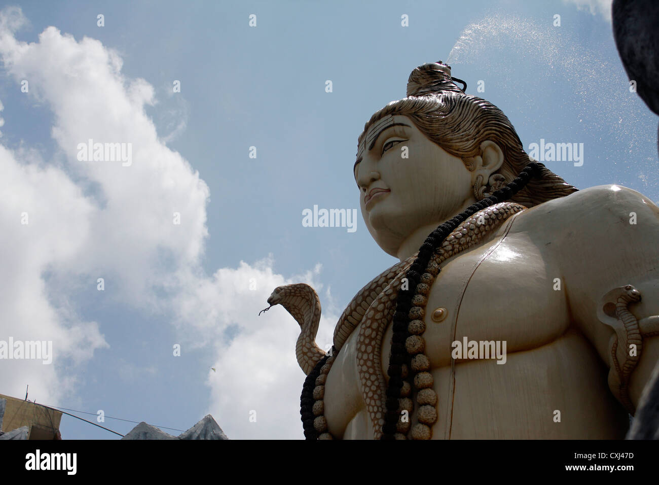 Abschnitt der 65 Fuß hohe Statue des Hindu-Gottes Shiva, die die RVM-Shiva-Tempel in Bangalore, Indien Stockfoto