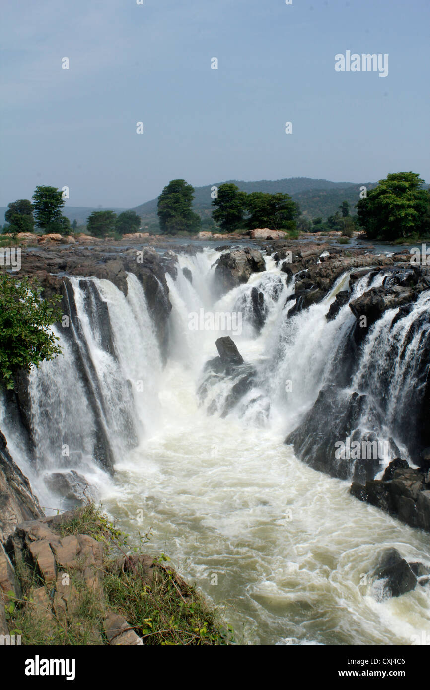 Hogenakkal stürzen oder Hogenakal Fälle; Tamil Nadu; Indien Stockfoto