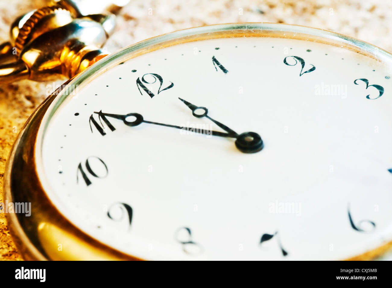 Taschenuhr mit 5 bis 12 Uhr Stockfoto