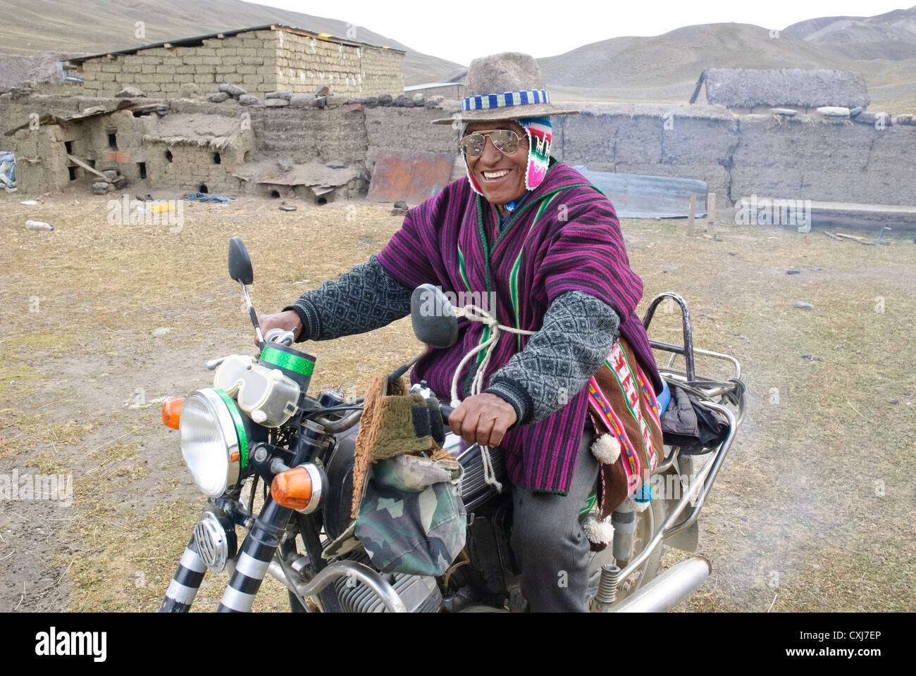 Aymara-Biker in den Kordilleren Stockfoto