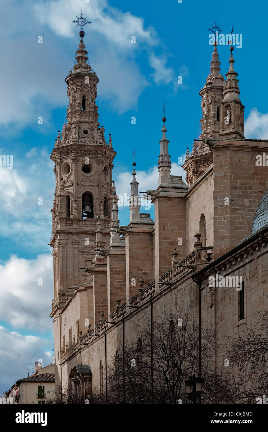 Glockentürme der Santa Maria de la Redonda concahedral, Kathedrale tardogótica in der Stadt Logroño, La Rioja, Spanien, Europa Stockfoto