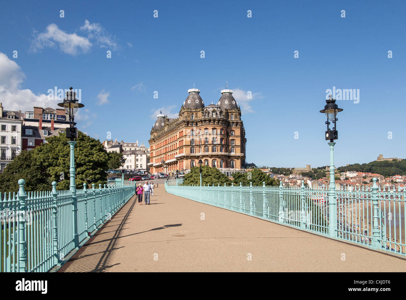 Scarborough Yorkshire UK. Grand Hotel von Spa Bridge gesehen. Stockfoto