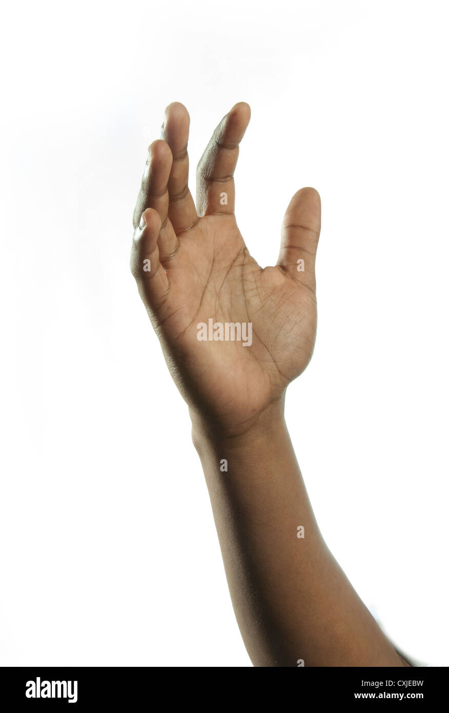 Afrikanische der offenen Hand mit Fingern und Daumen ausgestreckt, um Hilfe oder Verzweiflung. Hallo oder auf Wiedersehen. Gruß. Stockfoto