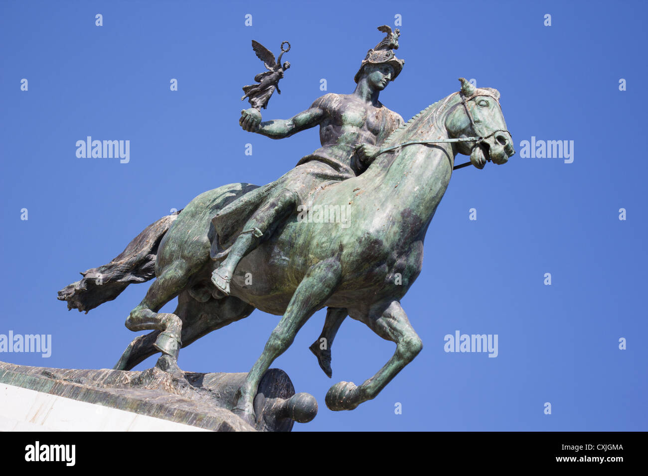 Plaza de España ist ein großer Platz in der Nähe des Hafens. Es dominiert das Denkmal für die Verfassung von 1812. Cadiz Spanien Stockfoto