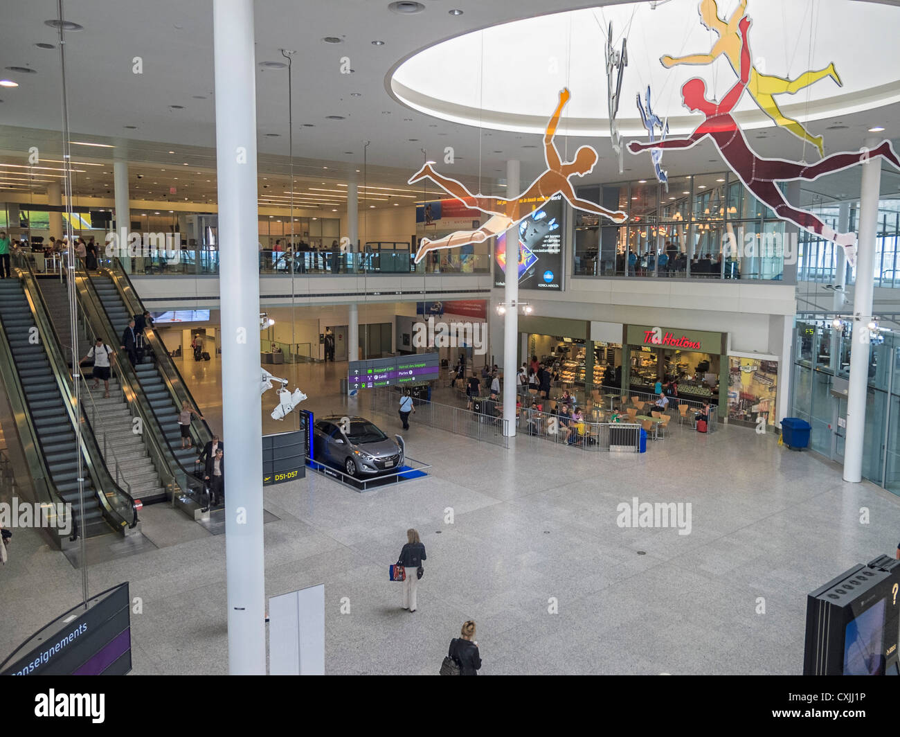 Atrium für inländische Gate-Bereich direkt hinter Sicherheit, Pearson International Airport, Toronto, Kanada Stockfoto