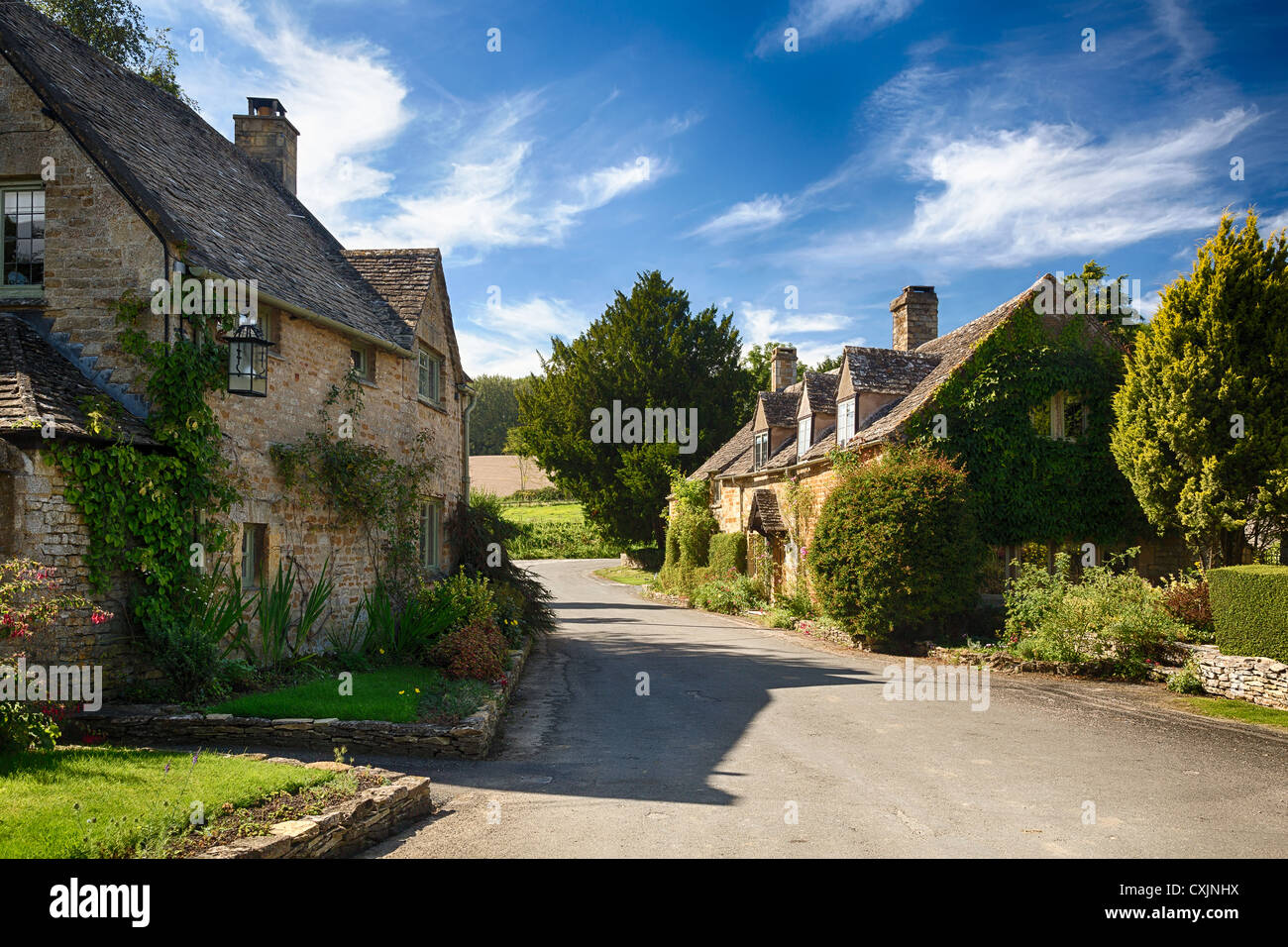 Schöne alte Cotswolds Steinhäuser in der ziemlich alten Dorf Icomb, Gloucestershire, England, UK Stockfoto