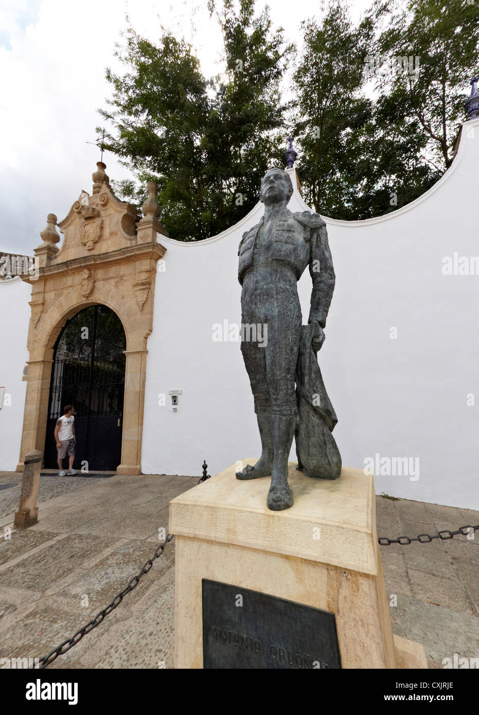 Bronze-Statue von einem Matador außerhalb der alten Stierkampfarena Ronda Spanien Stockfoto
