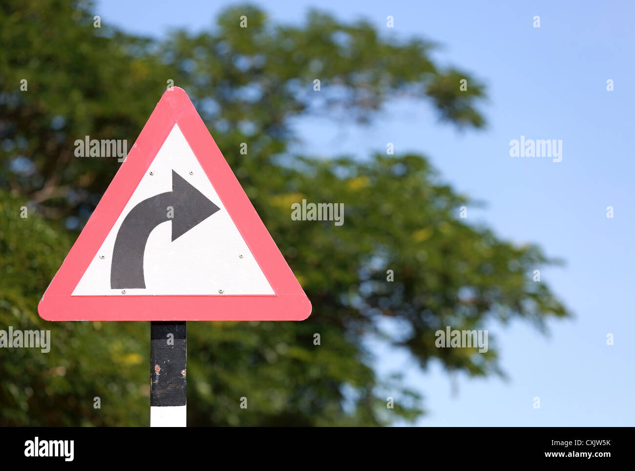 Straße Zeichen Rechtskurve Andhra Pradesh in Indien Stockfoto