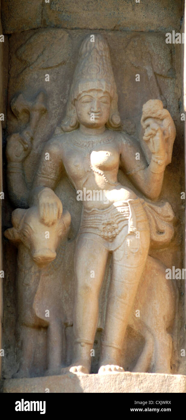 Siva mit Stier; Skulptur im elften Jahrhundert Shiva-Tempel, Gangaikondacholapuram, Tamil Nadu, India.Unesco der UNESCO-Welterbe Stockfoto