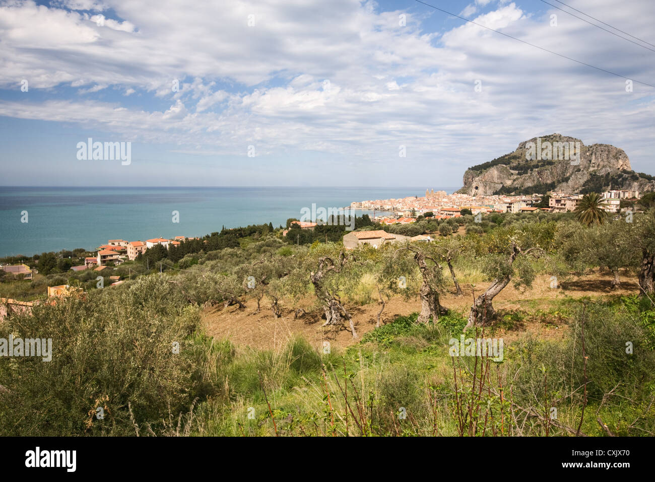Blick auf Stadt und Küste, Cefalu, Provinz Palermo, Sizilien, Italien Stockfoto