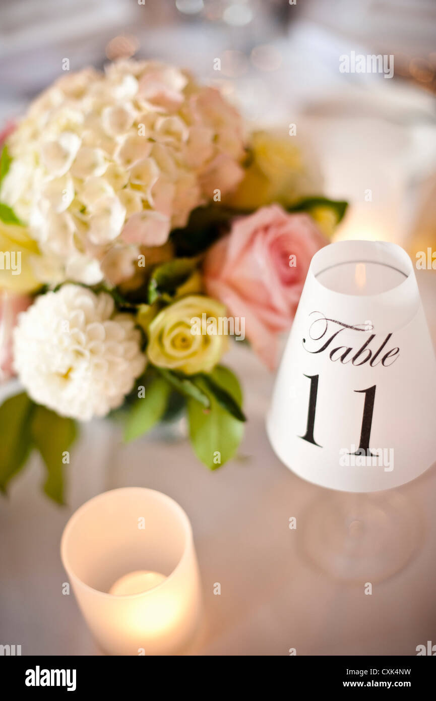 Tabelle bei Hochzeitsfeier Stockfoto