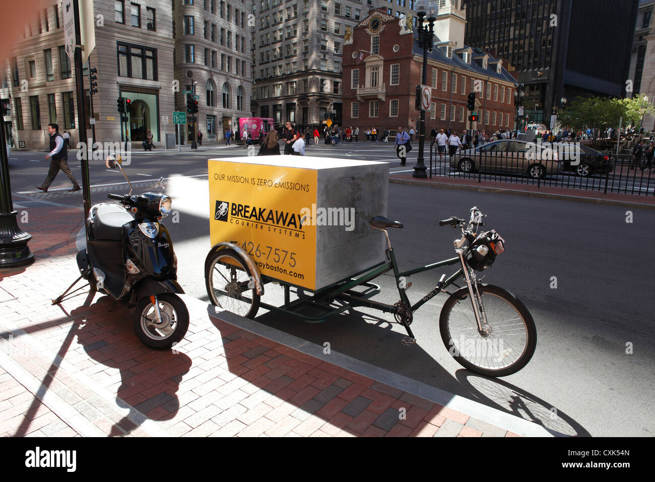 Fahrrad-Kurier-Fahrzeug abtrünnigen Kurier Systeme geparkt auf Congress Street Boston, Vereinigte Staaten Stockfoto