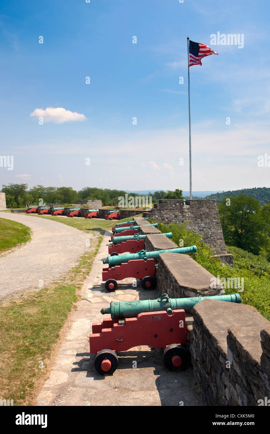 Schwarzpulver Kanone Girlande der Stadtmauer am Fort Ticonderoga. Stockfoto