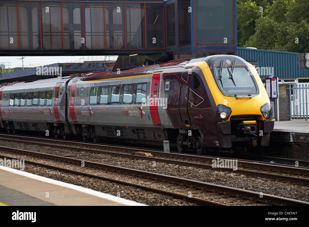 Cross Country-Zug am Bahnhof Oxford, Oxford, Oxfordshire UK im Juli Stockfoto