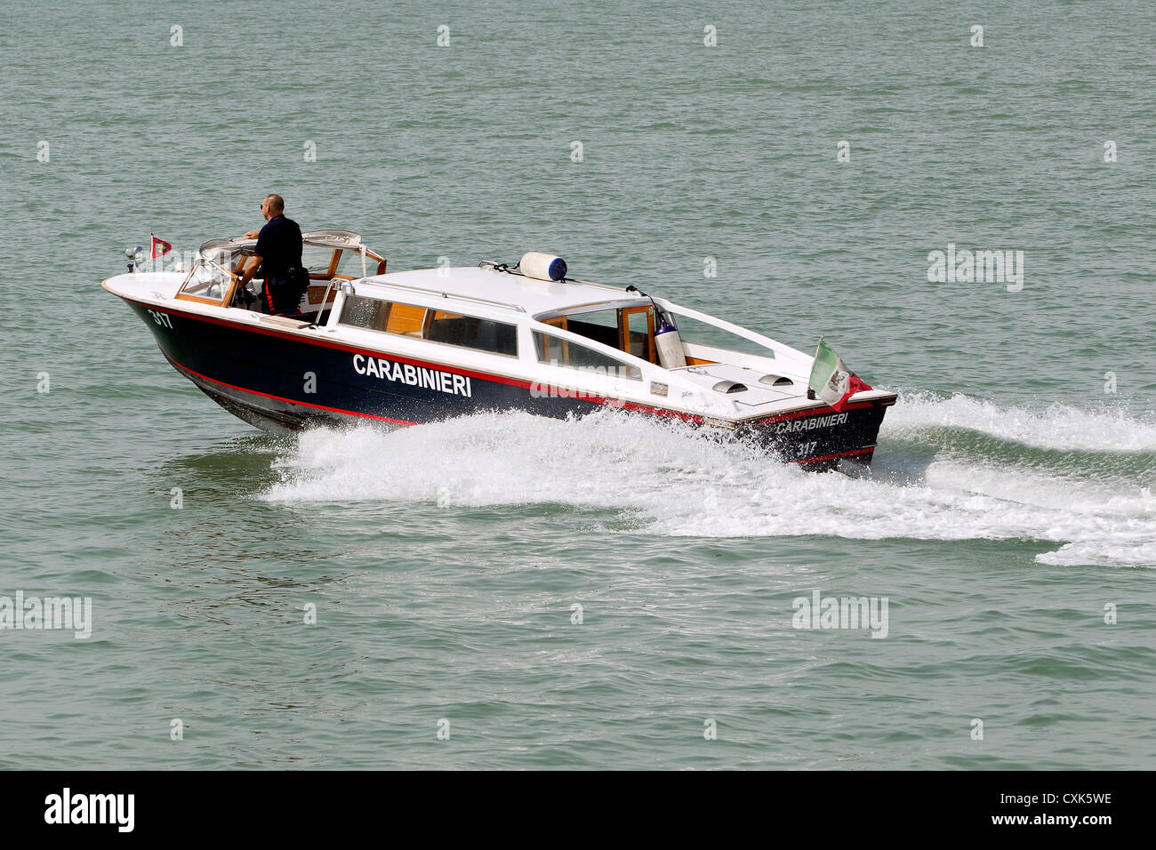 Italienische Polizei (Carabinieri) Boot in Lido von Venedig, Italien Stockfoto