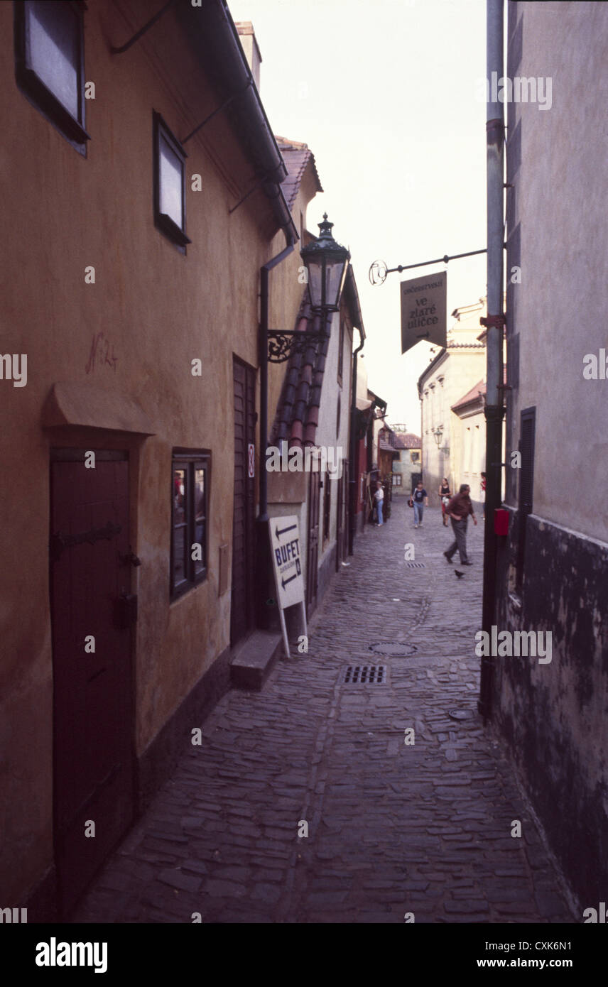 Goldene Straße - Zlata Ulicka Zlata Ulicza - Renovierung, Prag.  Prag - Tschechische Hauptstadt im letzten Jahrzehnt des Kommunismus Regime. Foto im Jahr 1988. Jahr. Stockfoto