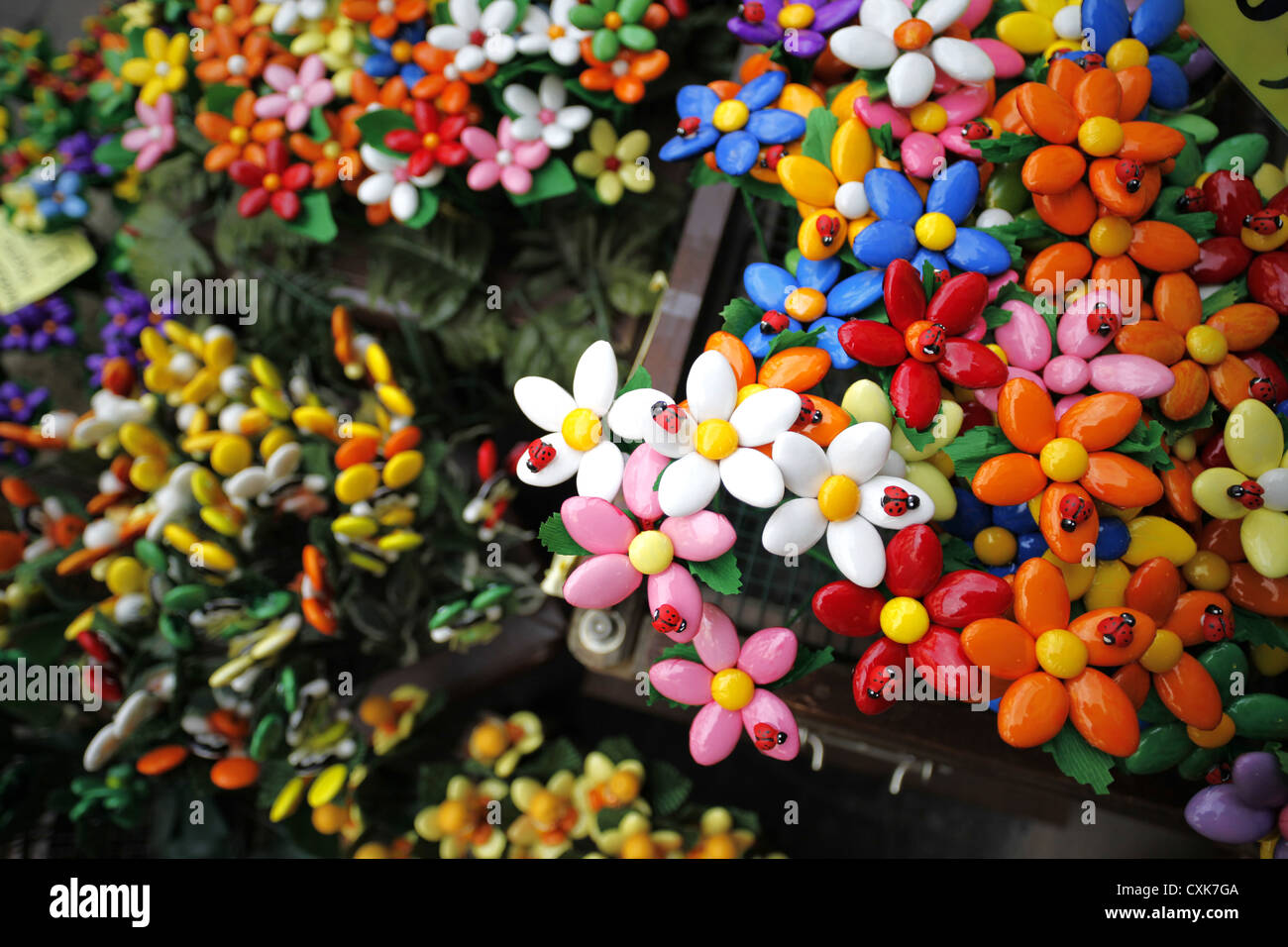 Konfetti oder Zuckermandeln in Sulmona, Italien verkauft. Stockfoto