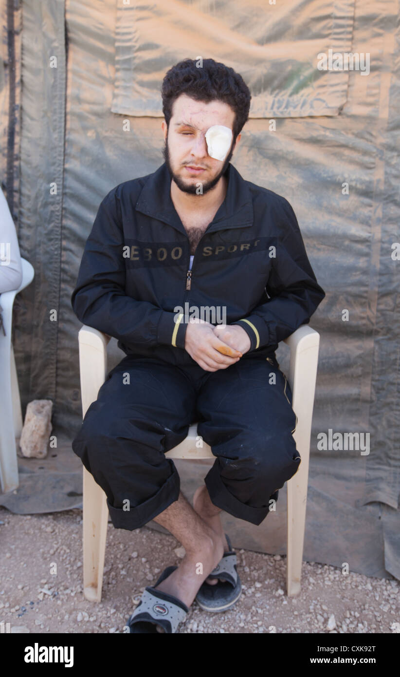 Abdel Gafur Homsy ein ehemaliger freie syrische Armee (FSA) Kämpfer aus Homs in der marokkanischen medizinische und chirurgische Feldlazarett sitzt ein Stockfoto