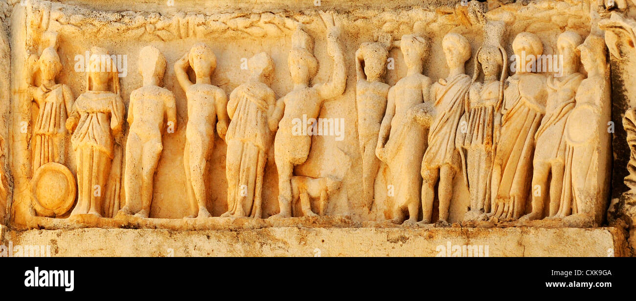 Fries aus dem Tempel des Hadrian an archäologischen Weltkulturerbe, Ephesus, Türkei Stockfoto