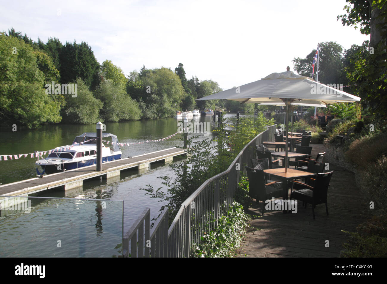 Boulters Restaurant und Bar am Fluss Themse Maidenhead Stockfoto