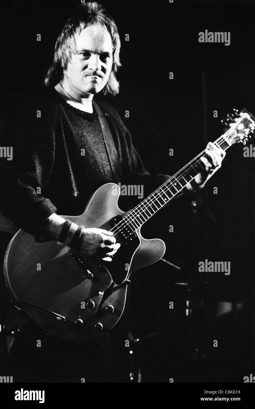 Steve Marriott Gitarre Gibson ES335 in seinem band Paket drei neue Ocean Club Cardiff South Wales im Jahr 1984 Stockfoto
