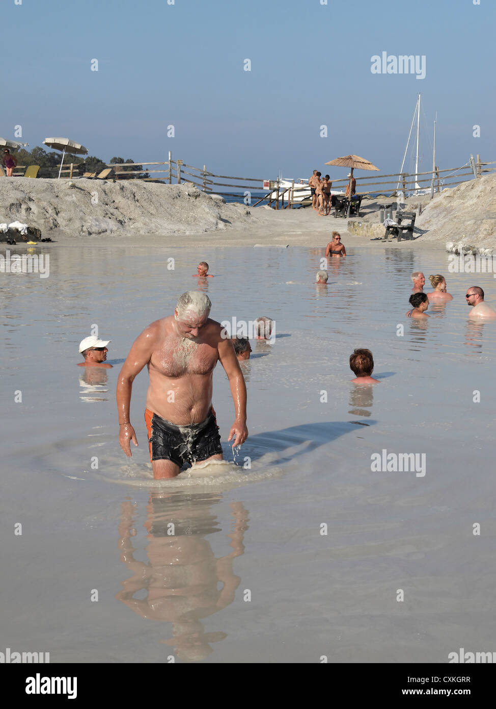 Die Schwefel-Schlammbäder auf Vulcano, Äolischen Inseln, Sizilien, Italien. Stockfoto