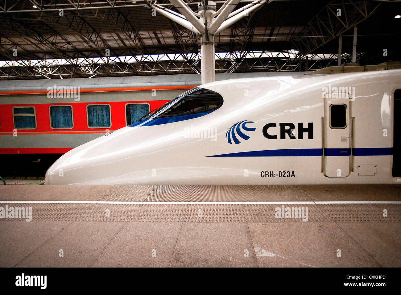 China, Shanghai, China Railways CRH2 arbeitet mit einer betrieblichen Höchstgeschwindigkeit von 250 km/h bzw. 155 km/h Stockfoto
