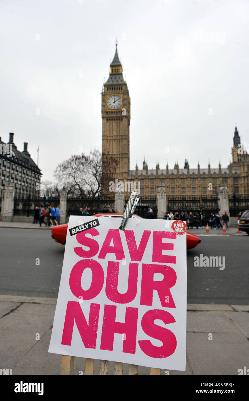 Speichern Sie unsere NHS Banner außerhalb der Häuser des Parlaments, Big Ben, London UK Stockfoto