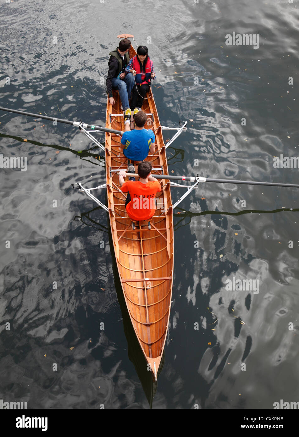 Ruderboot auf dem Fluss Cam in der Nähe von Mittsommer gemeinsame Cambridge Stockfoto
