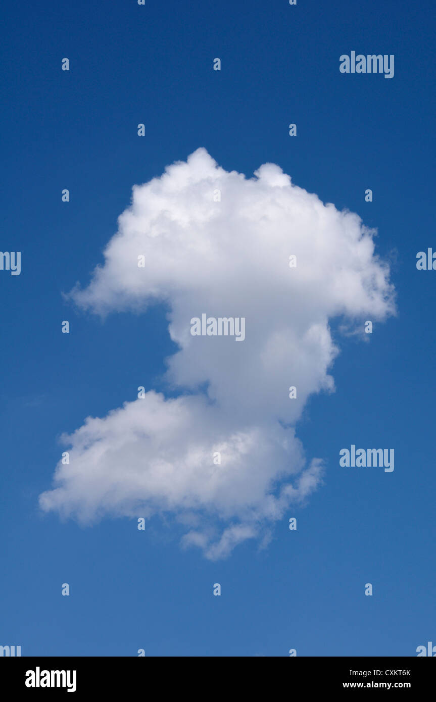 Wolke am blauen Himmel, Marseille, Provence, Frankreich Stockfoto