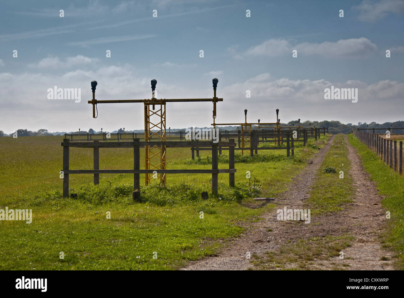 Start-und Landebahn Lichter im Feld am Flughafen Gatwick Crawley, Sussex, England Stockfoto