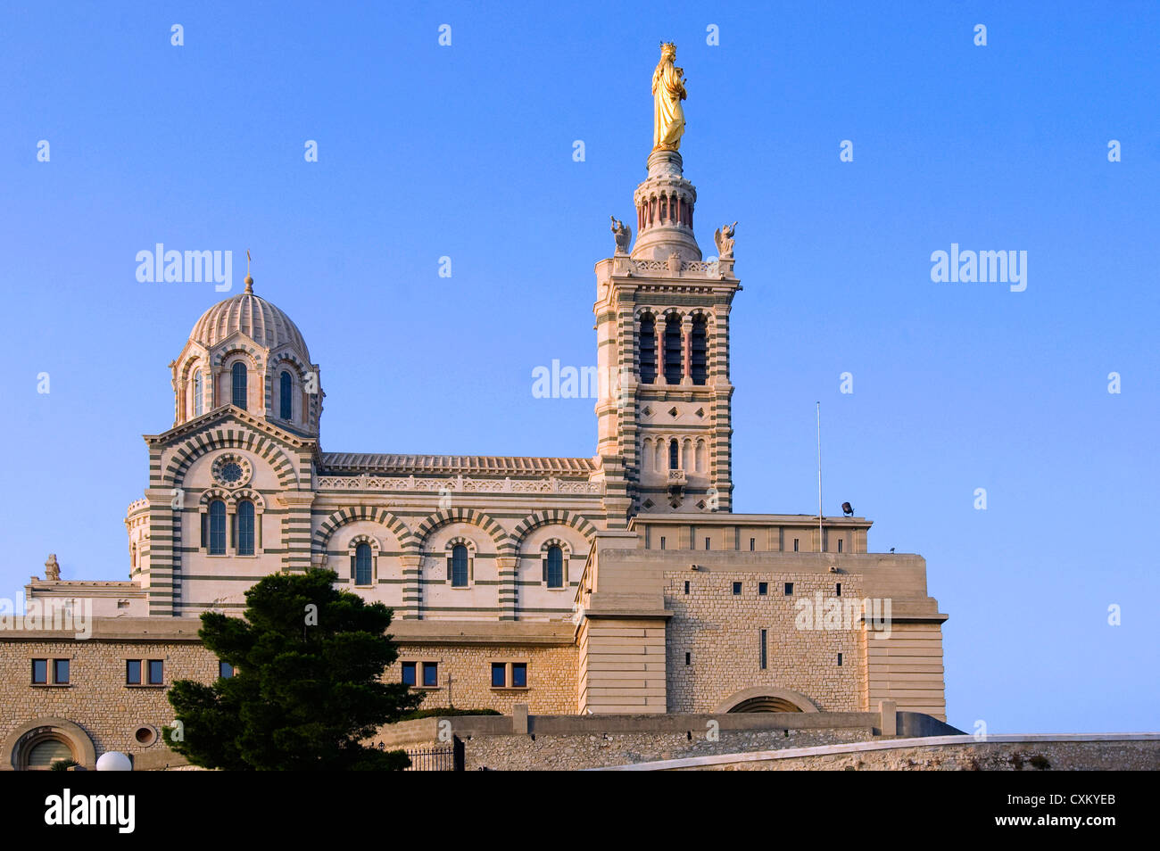 Europa Frankreich Marseille, außerhalb der Basilika Notre Dame De La Garde Stockfoto