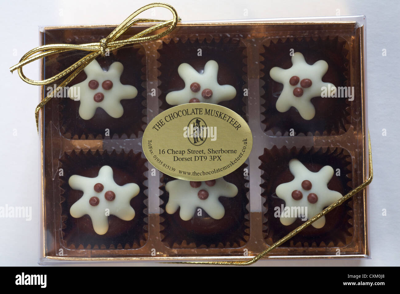 Box von Rosinenpudding zu Weihnachten Schokoladen aus der Schokolade Musketier, Sherborne bereit für Weihnachten isoliert auf weißem Hintergrund Stockfoto